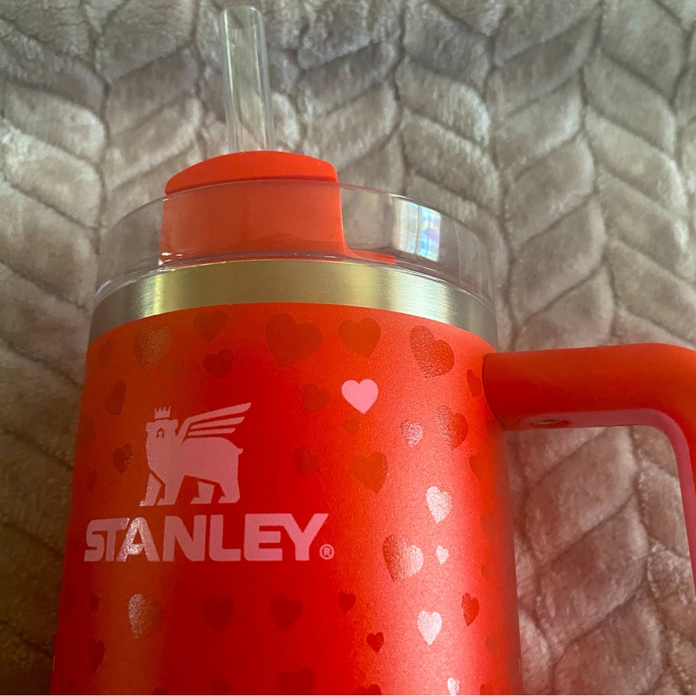 Limited Edition Stanley 2025 Valentine’s Day Quencher H2.0 FlowState Tumbler Red